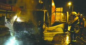  一辆行驶中的货车突然自燃爆炸-联众安消防科技 