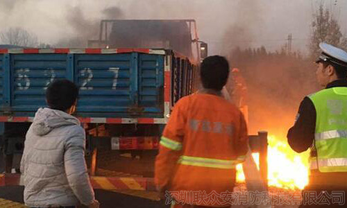  又见货车起火，初起火遏止是关键 